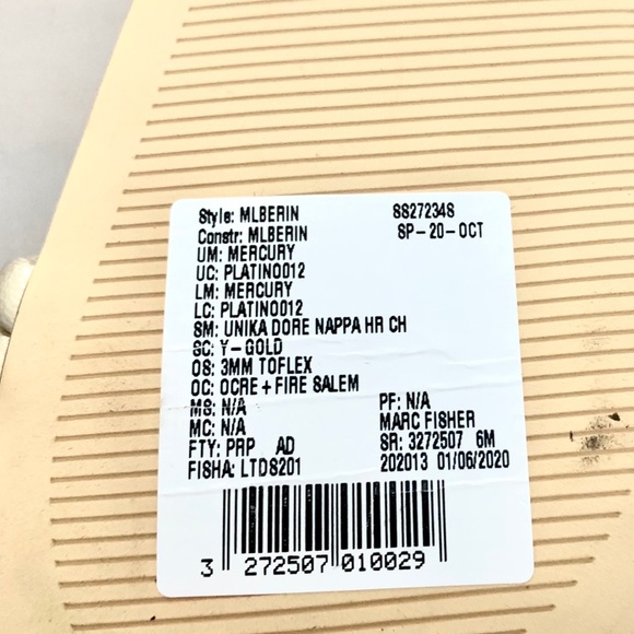 Marc Fisher NWOB gold leather sandal Flats Mules Shoes 6 NWT - Picture 7 of 7